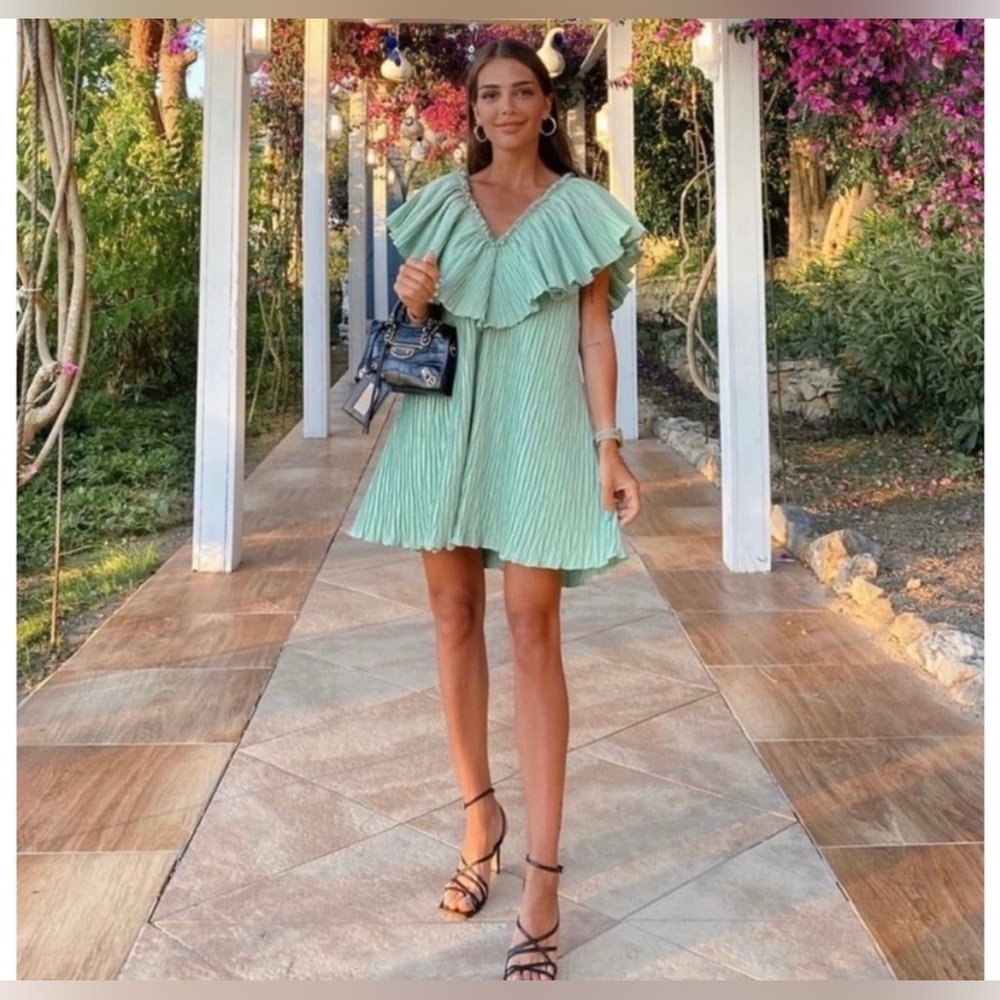 Blogger Favorite Zara Pleated Green Mini Dress Size Medium